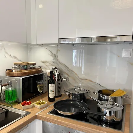 Ak Fine - Penthouse With Big Terrace And View - 2 Min From Metro Apartment